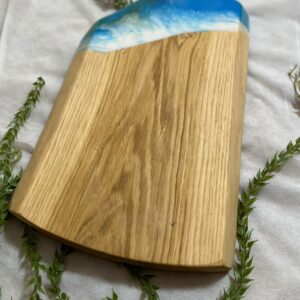 בוצ'ר עץ אלון עם אפוקסי
48*25 ס"מ