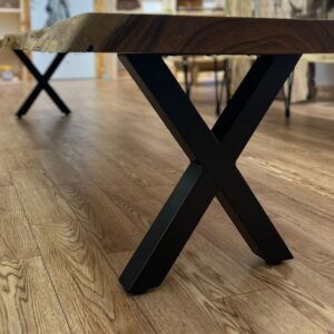 שולחן סלון ענק מיוחד עץ סיסם עם שילוב אפוקסי שחור שקוף
רוחב 62 ס"מ/אורך 245 ס"מ/גובה 46 ס"מ/עובי 5ס"מ