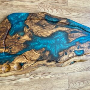 בוצ'ר עץ זית עם אפוקסי
37*74ס"מ