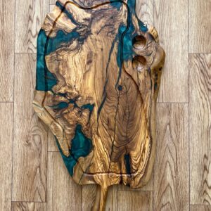 בוצ'ר עץ זית עם אפוקסי