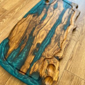 בוצ'ר עץ זית עם אפוקסי
42*74ס"מ