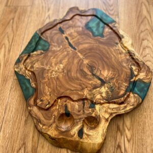 בוצ'ר עץ זית עם אפוקסי
39*47ס"מ