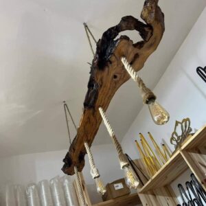 גוף תאורה מעץ זית