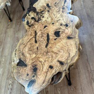 שולחן סלון מעץ זית בשילוב אפוקסי צבע חום