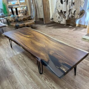 שולחן סלון
  עץ סיסם עם שילוב אפוקסי צבע שחור שקוף