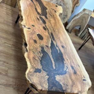 שולחן סלון 
מעץ זית עם אפוקסי צבע חום