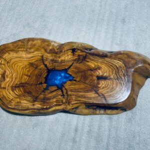 בוצ'ר עץ זית עם אפוקסי