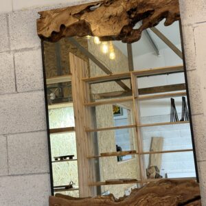 מראה עם מזכירת עץ זית 