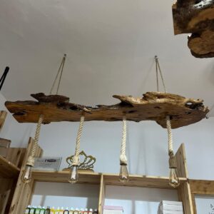 גוף תאורה מעץ זית