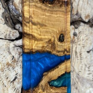 בוצ'ר עץ זית עם אפוקסי