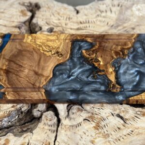 בוצ'ר עץ זית עם אפוקסי