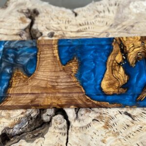 בוצ'ר עץ זית עם אפוקסי