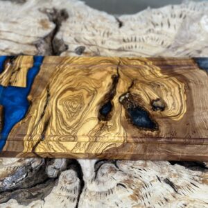 בוצ'ר עץ זית עם אפוקסי