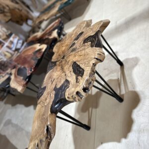 שולחן קפה מעץ זית בשילוב אפוקסי צבע חום