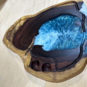 בוצ'ר עץ סיסם עם אפוקסי