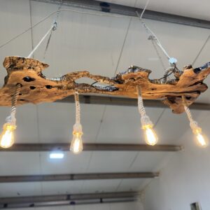 גוף תאורה מעץ זית