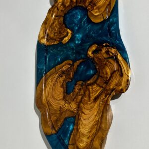 בוצ'ר עץ זית עם אפוקסי