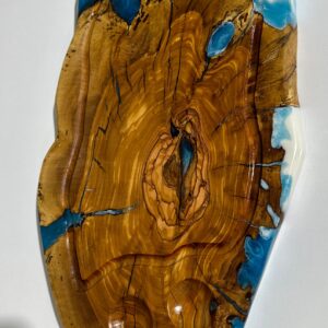 בוצ'ר עץ זית עם אפוקסי