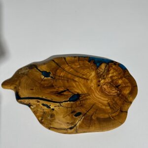 בוצ'ר עץ זית עם אפוקסי