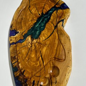 בוצ'ר עץ זית עם אפוקסי