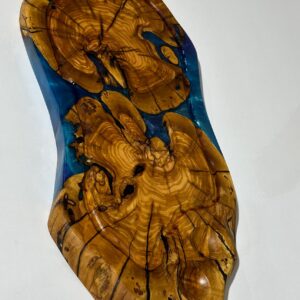 בוצ'ר עץ זית עם אפוקסי